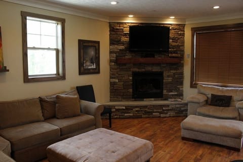 Living Room, Furniture, Indoors, Couch, Fireplace