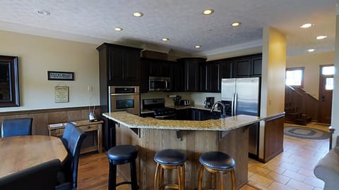 Indoors, Kitchen, Furniture, Microwave, Oven