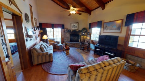 Living Room, Furniture, Indoors, Couch, Flooring