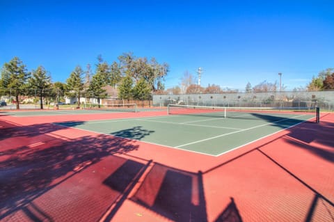 Park 2 blocks away walking distance with tennis court