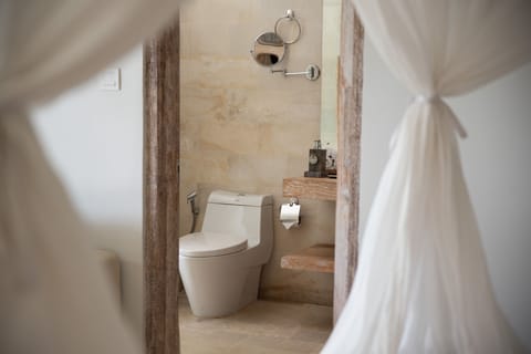 Deluxe Double Room | Bathroom | Shower, rainfall showerhead