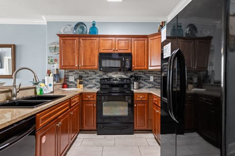 Condo, Multiple Beds, Patio, Ocean View | Private kitchen | Fridge, microwave, oven, stovetop