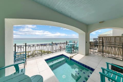 SPLASH POOL ON 1ST FLOOR BALCONY! CAN BE HEATED!