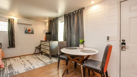 Apartment (0 Bedroom) | Living area