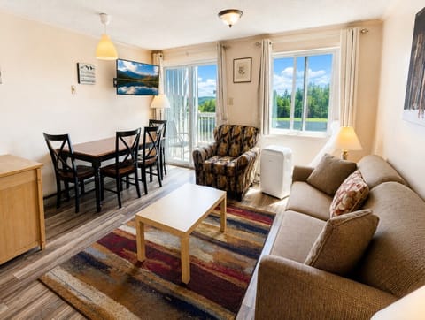 Mountain Lodge 315 is your Snowshoe home away from home!