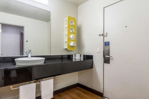 Combined shower/tub, towels, soap