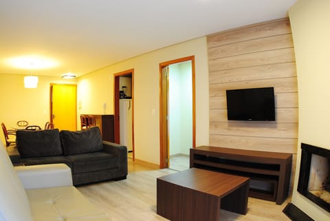 Apartamento 003 | Living area | 32-inch LED TV with digital channels, TV