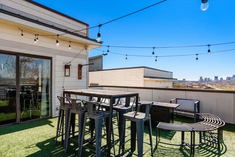 Welcome to our Jack Daniel`s-themed home — built for group stays, with three levels, stunning rooftop views, and just 8 minutes to Broadway.