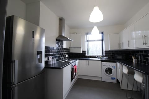 House | Private kitchen | Full-size fridge, microwave, oven, freezer