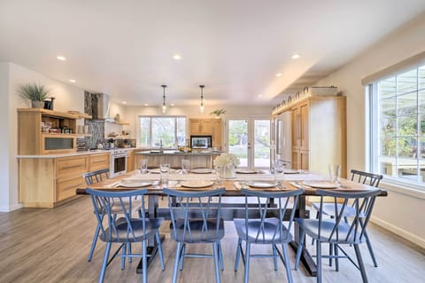 Dining Area | Dishware & Flatware