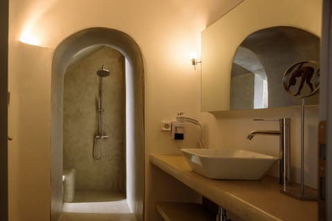 Deluxe Suite, Private Pool, Garden View | Bathroom | Shower, rainfall showerhead, eco-friendly toiletries, hair dryer