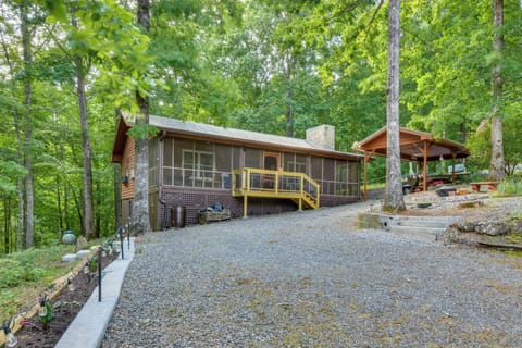 Hiawassee Vacation Rental | 2BR | 1BA | 900 Sq Ft | Step-Free Access