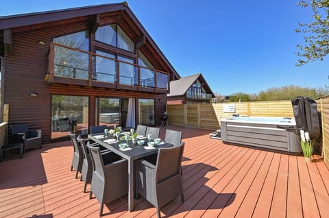 1st Floor Living room with balcony