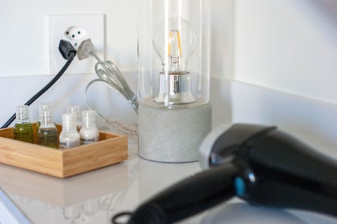 Shower, hair dryer, heated floors, towels