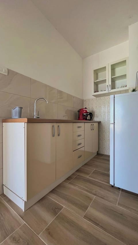 Family House, 4 Bedrooms, Private Pool, Courtyard View | Private kitchen | Fridge, oven, stovetop, dishwasher