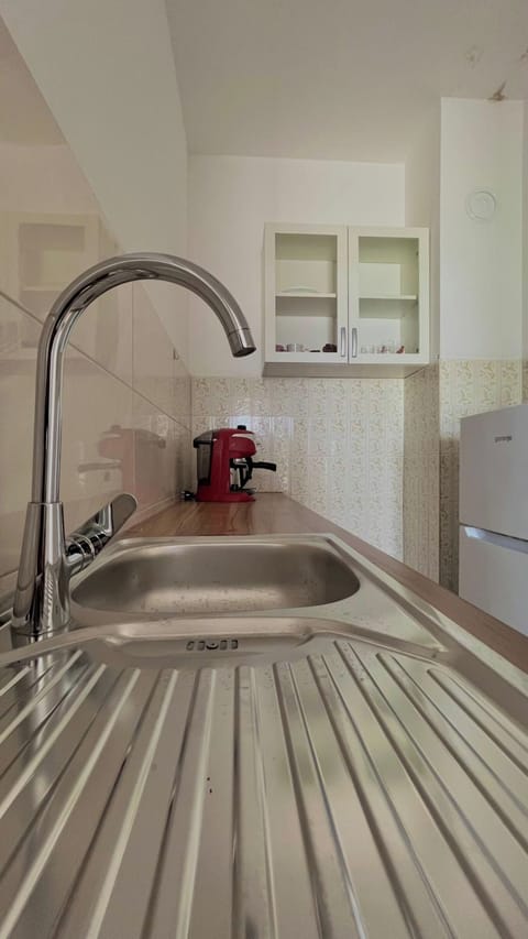 Family House, 4 Bedrooms, Private Pool, Courtyard View | Private kitchen | Fridge, oven, stovetop, dishwasher