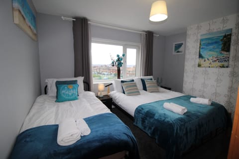 House | 5 bedrooms, free WiFi