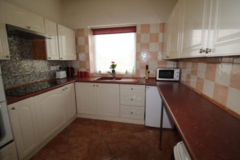 House | Private kitchen | Microwave, oven, toaster