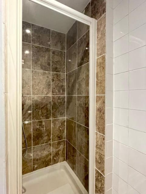 Shower, free toiletries, towels, toilet paper