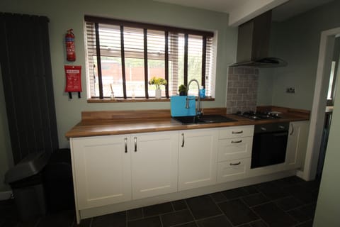 Full-size fridge, microwave, oven, toaster