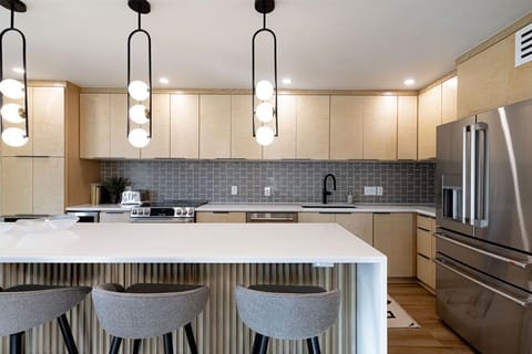 Kitchen Island - Walker Luxury Vacation Rentals