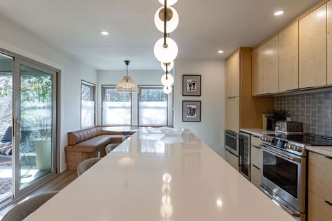 Kitchen Island - Walker Luxury Vacation Rentals