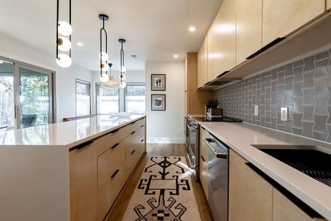 Kitchen Island - Walker Luxury Vacation Rentals