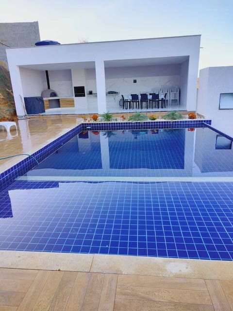 Infinity pool