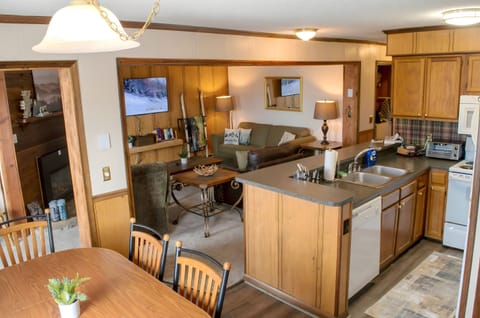 Open family room, kitchen and dining area with plenty of room for friends and family to fellowship and spend time together!