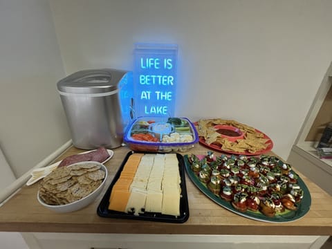 Rolling kitchen counter with ice maker. Envision yourself hosting friends & fam!