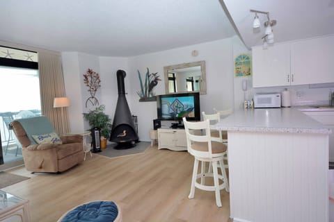 IRENE 1903-LIVING-AREA
