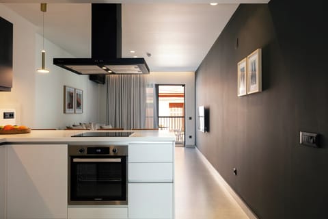 Superior Suite | Private kitchen | Oven, stovetop, coffee/tea maker, electric kettle