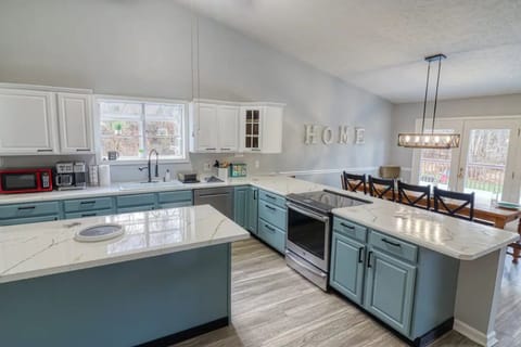 Living room - Lots of Space to entertain and hang out