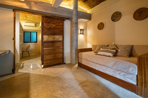 1 bedroom, premium bedding, down comforters, desk