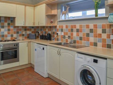 Kitchen | Roach - Wallrudding Farm Cottages, Doddington, near Lincoln