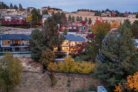 Welcome to Ode to the Foothills!