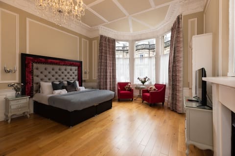 Deluxe Double Room, 1 Queen Bed | In-room safe, desk, laptop workspace, soundproofing