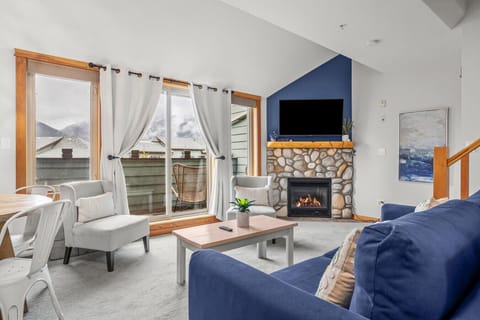 A professional interior designed curated this ‘alpine lakes’ concept using light grey and cool blue tones to bring about a feeling of peace and serenity throughout