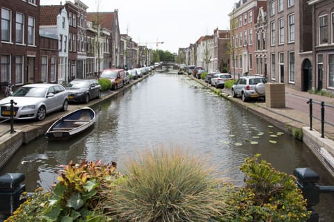 Canal house top floor in historic center Gouda Apartment in Gouda