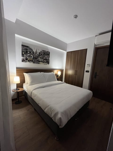 Free minibar, desk, laptop workspace, soundproofing