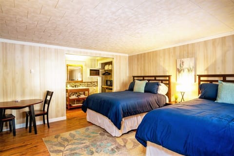 This lodge is furnished with 2 queen sized beds, perfect for 4 people!