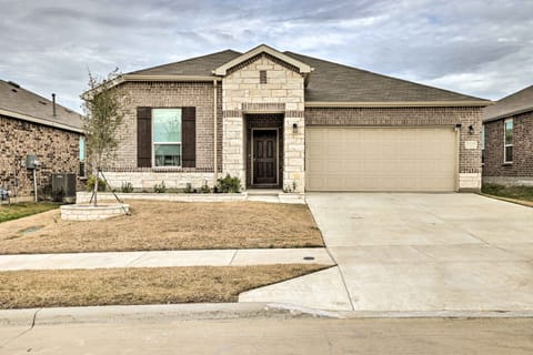 Fort Worth Vacation Rental | 2BR | 2BA | 1,400 Sq Ft | Stairs Required