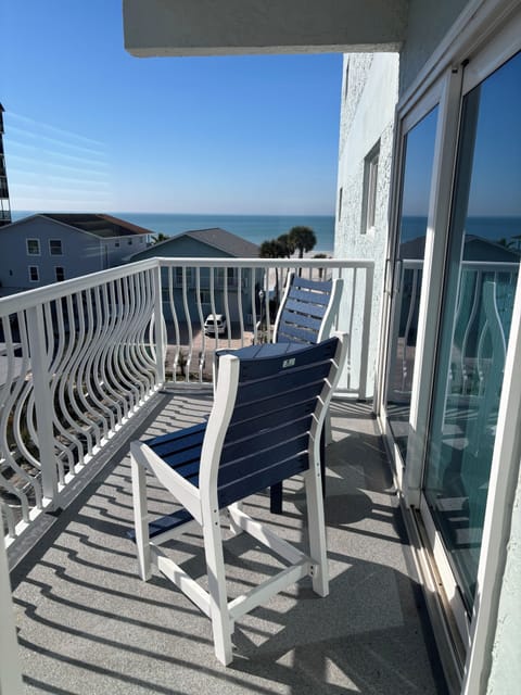 1st floor balcony