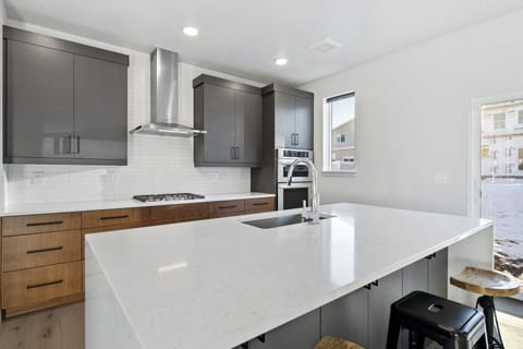 765d52b2-fb6b-40c7-ba8c-607012e8f080