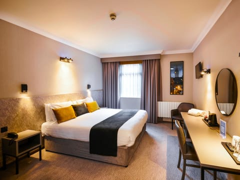 Double Room | 1 bedroom, desk, iron/ironing board, free cribs/infant beds