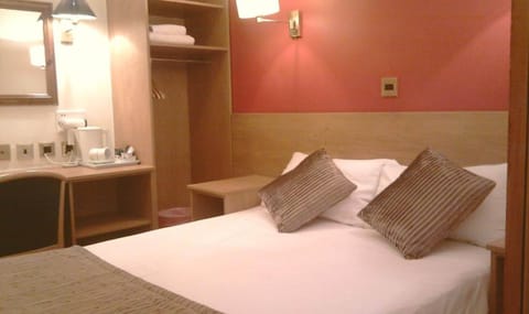 Standard Double Room | Desk, free WiFi