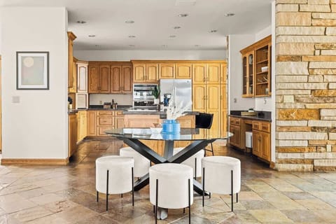 Kitchen with seating