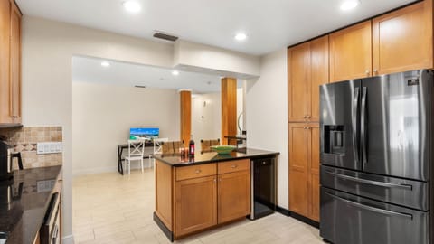 Spacious, stylish, and functional — the perfect kitchen for cooking and gathering with friends and family.