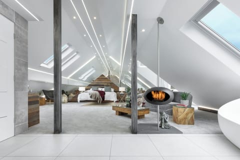 Deluxe Double Room | Hypo-allergenic bedding, iron/ironing board, free WiFi, bed sheets