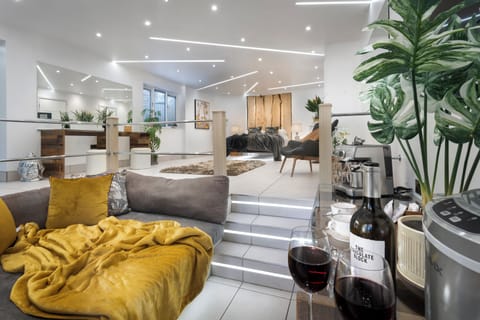 Superior Room | Hypo-allergenic bedding, iron/ironing board, free WiFi, bed sheets